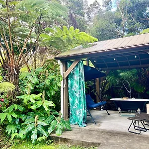 Romantic Retreat: Luxury Soak-tub & Firepit Near Hawaii Park Holiday home Volcano